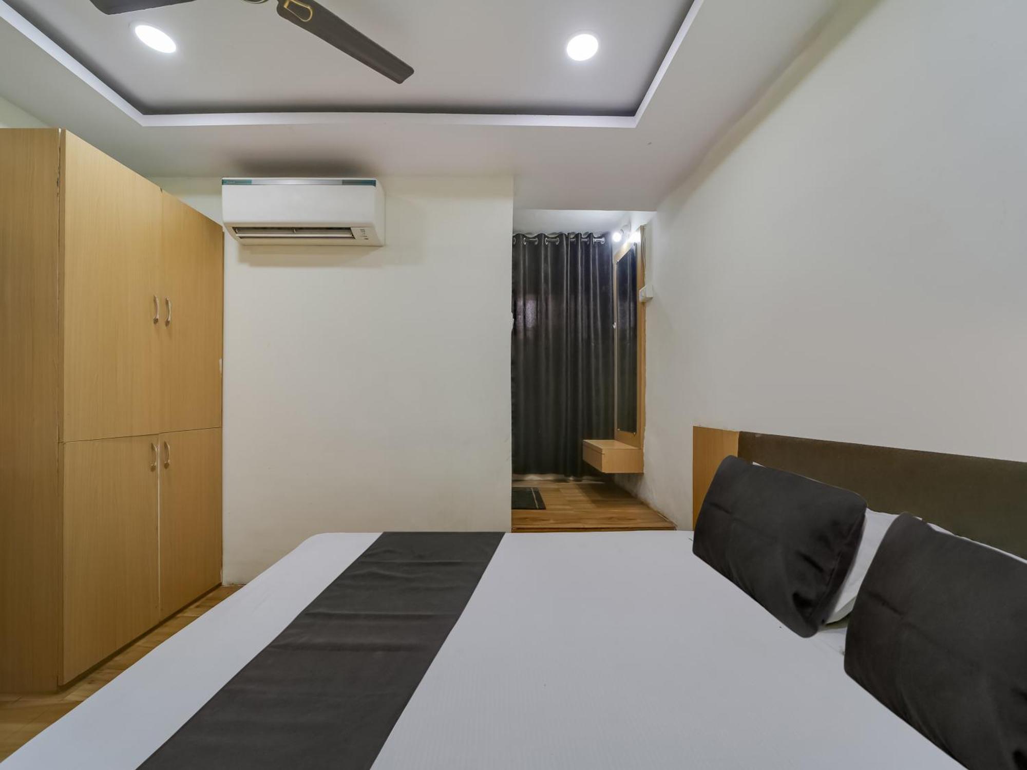 Super Hotel O The Surbhi Bhopal Bagian luar foto