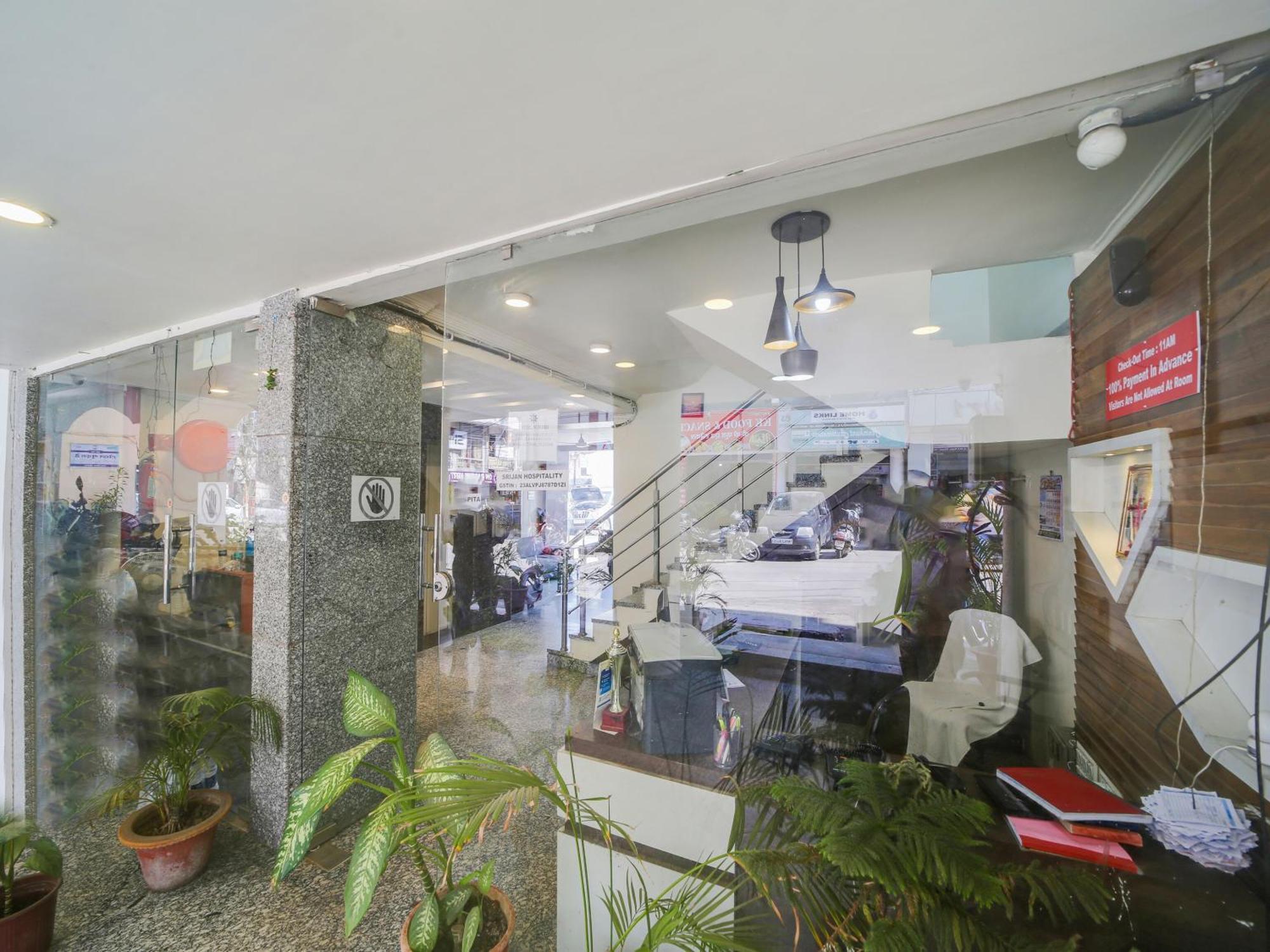 Super Hotel O The Surbhi Bhopal Bagian luar foto